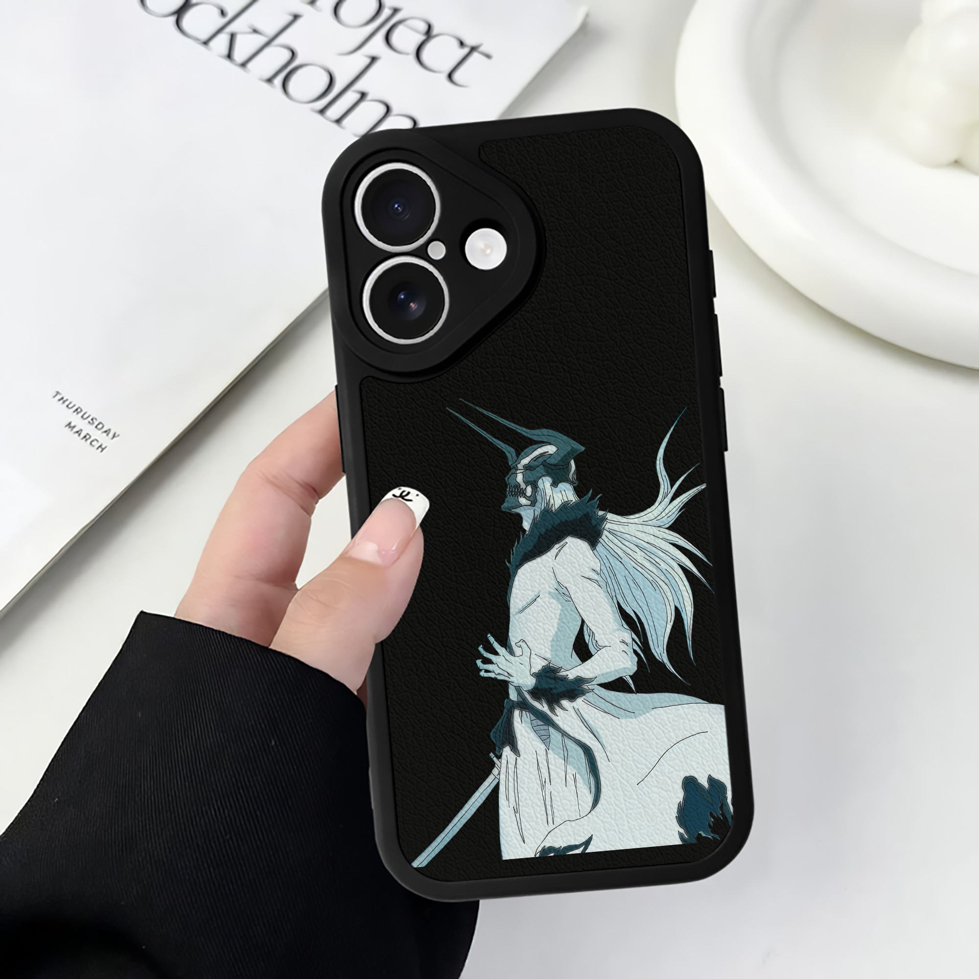 ブリーチ 黒崎一護（くろさき いちご）BLEACH Kurosaki Ichigo 【iPhone 16シリーズ対応】シリコンスマホケース（レザー調） 材質：シリコン